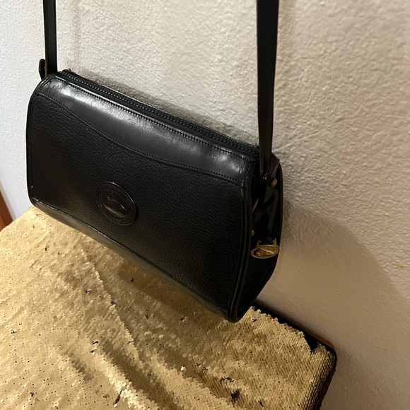 Vintage classic black Dooney and Burke pebble leather crossbody bag - Picture 6 of 7